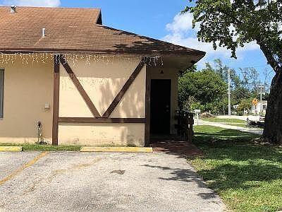 800 SW 9th St