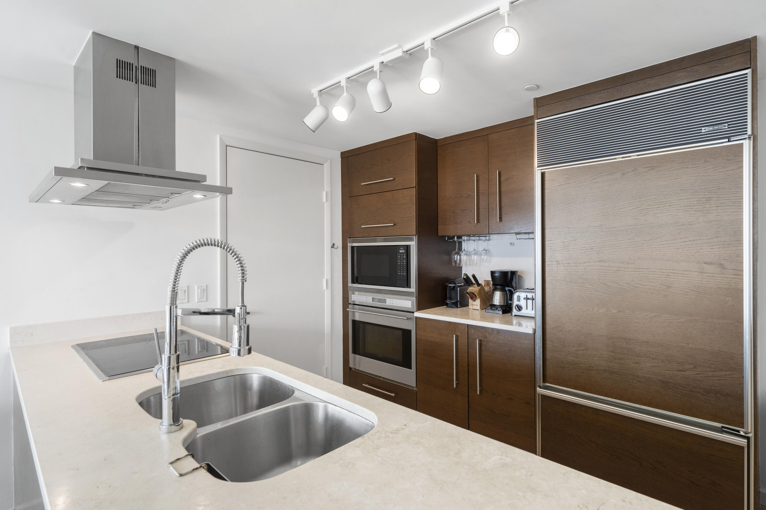 495 Brickell Ave #811 Miami, FL 33131