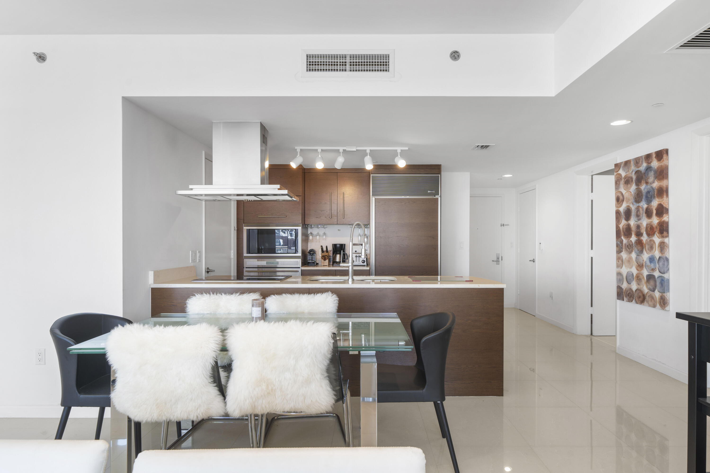 495 Brickell Ave #811 Miami, FL 33131