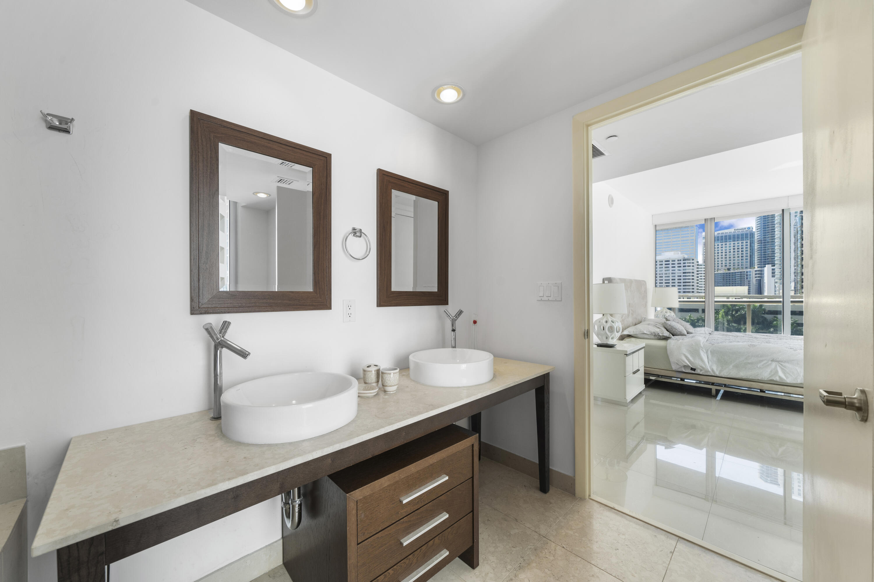 495 Brickell Ave #811 Miami, FL 33131