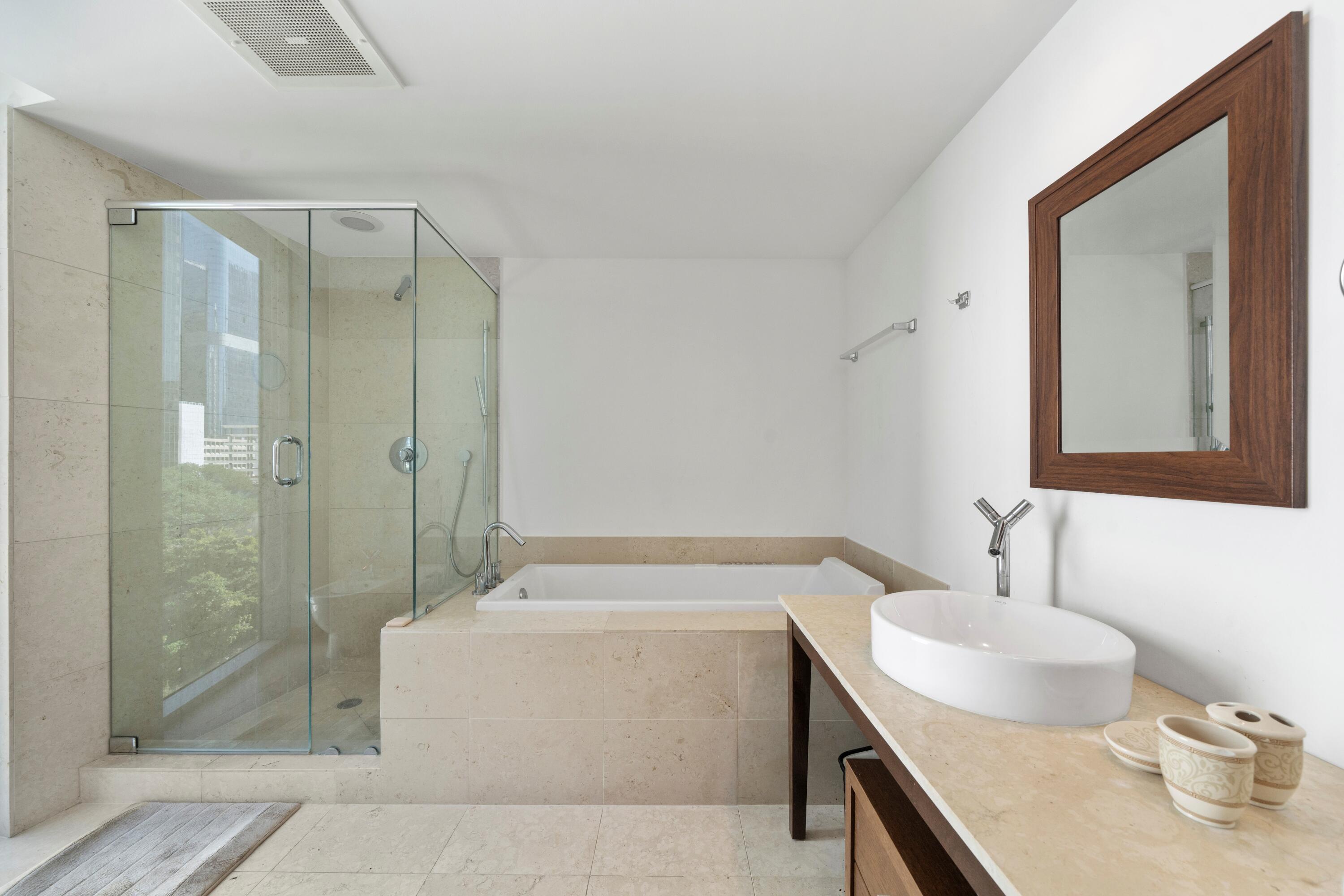 495 Brickell Ave #811 Miami, FL 33131
