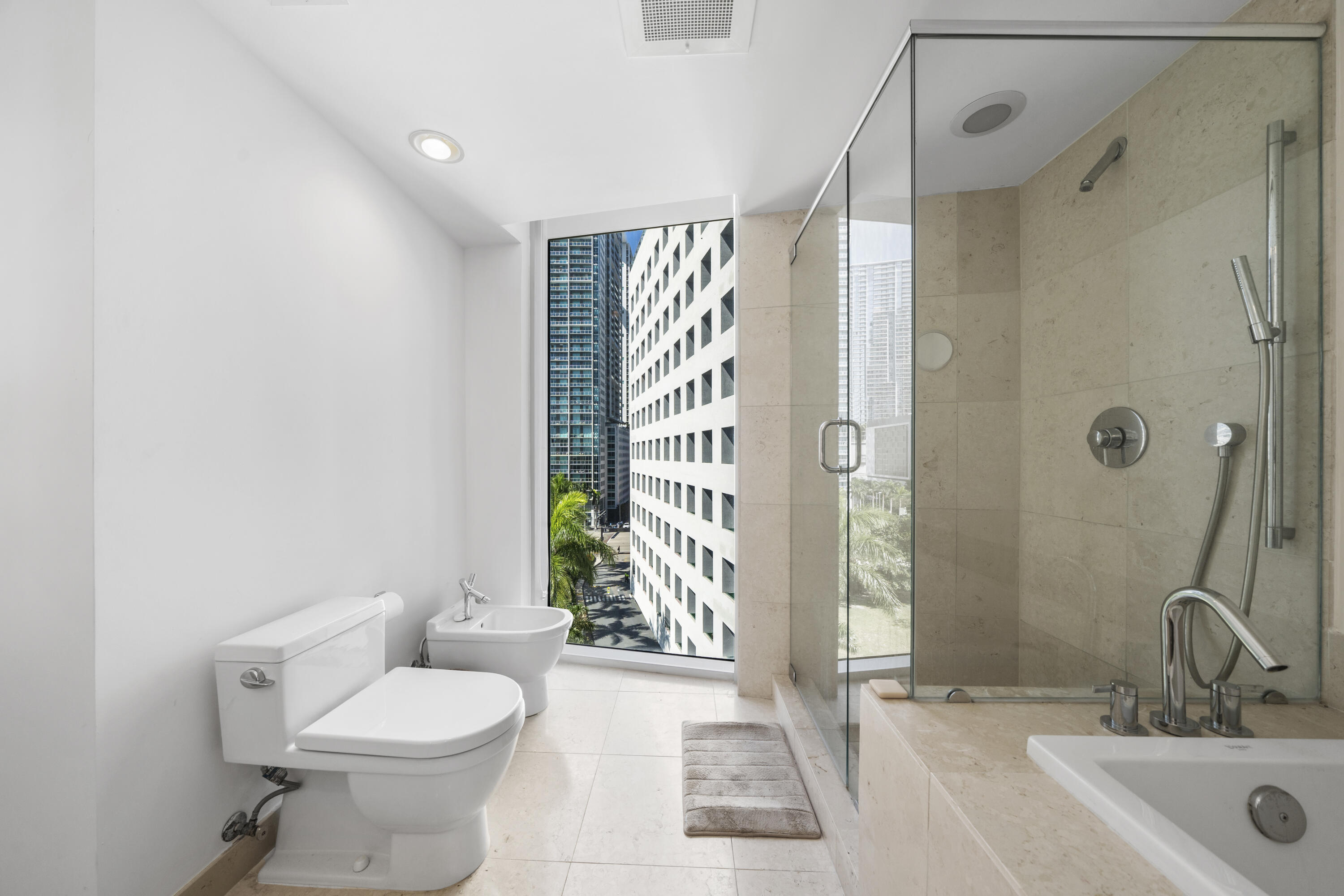 495 Brickell Ave #811 Miami, FL 33131