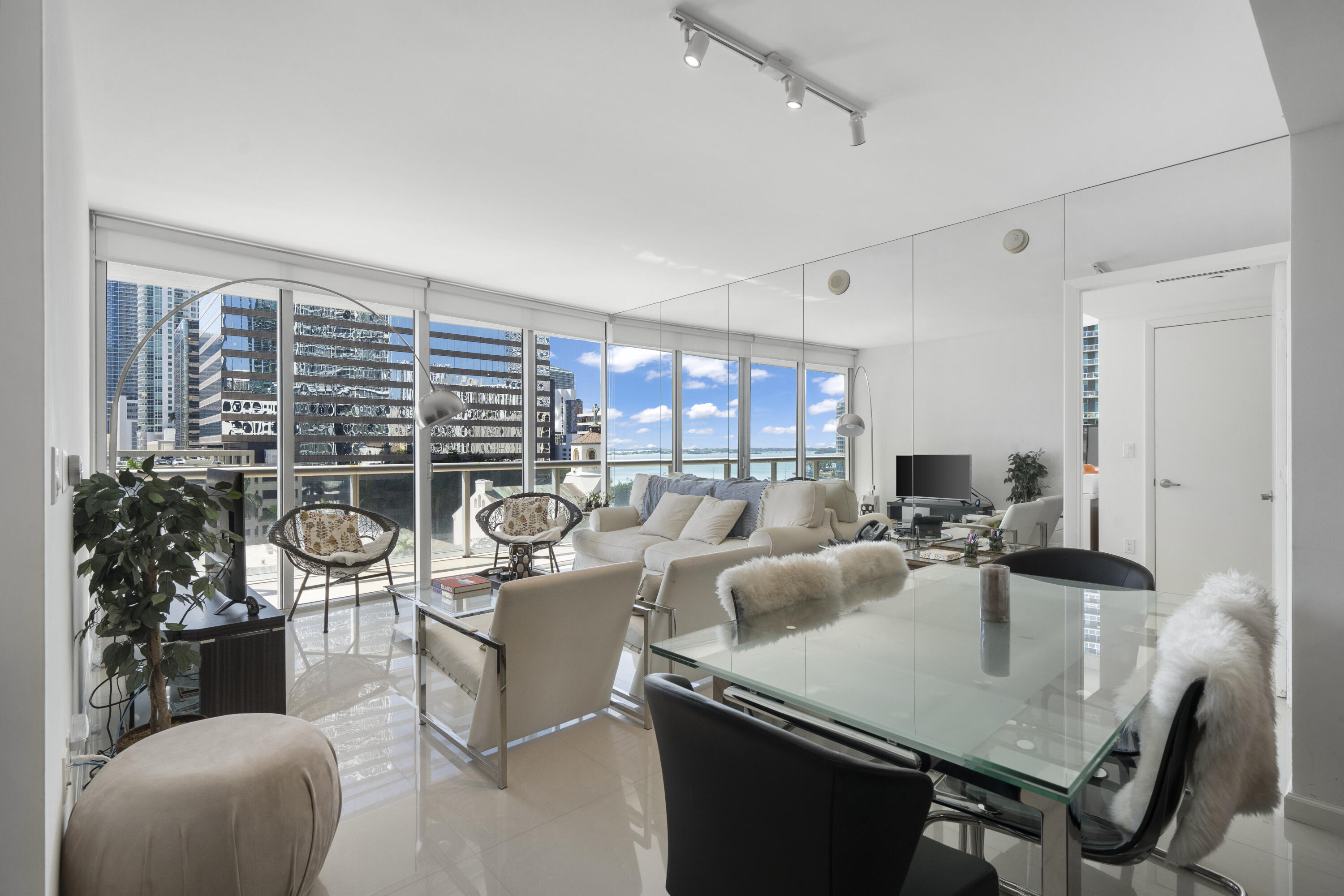 495 Brickell Ave #811 Miami, FL 33131