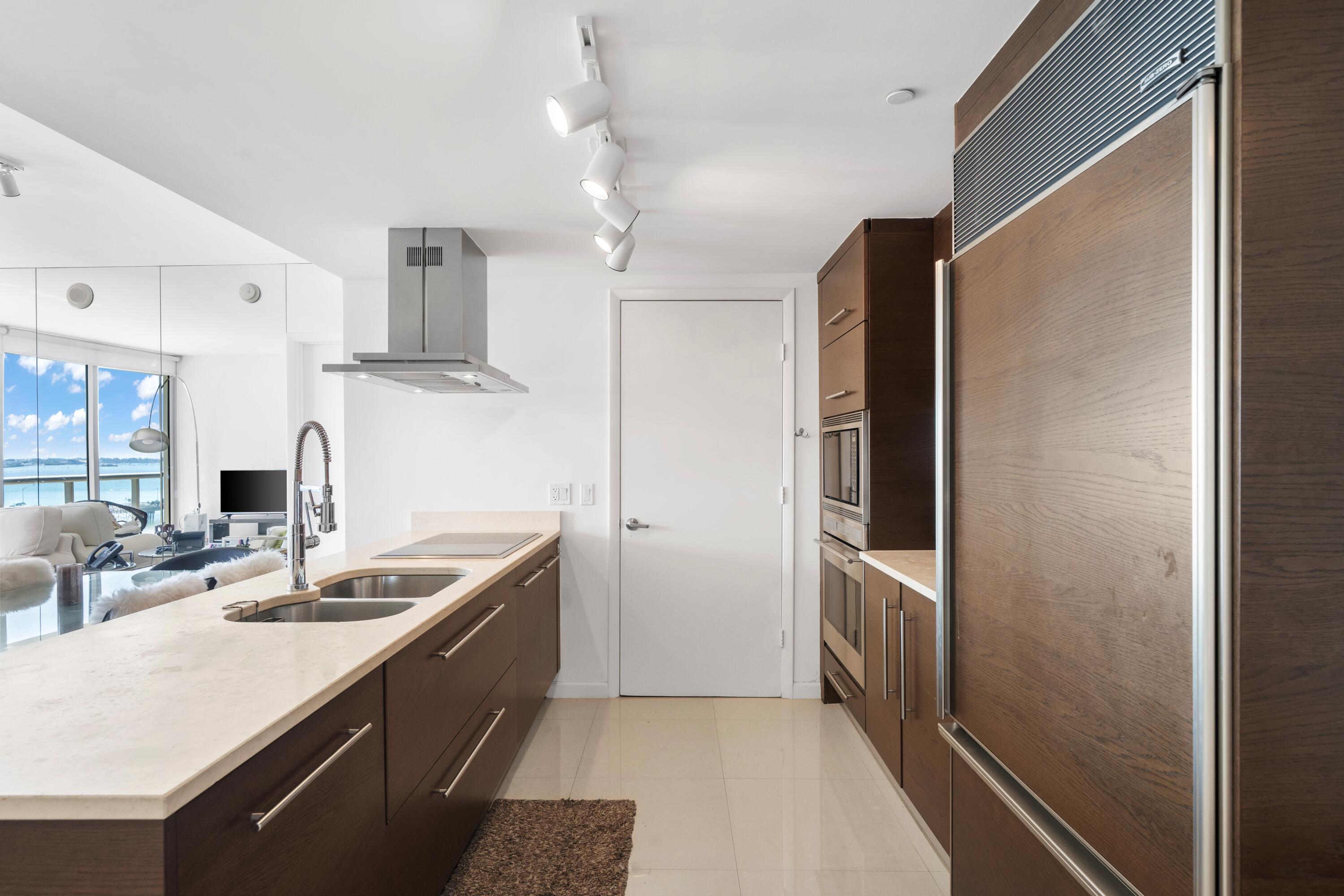 495 Brickell Ave #811 Miami, FL 33131