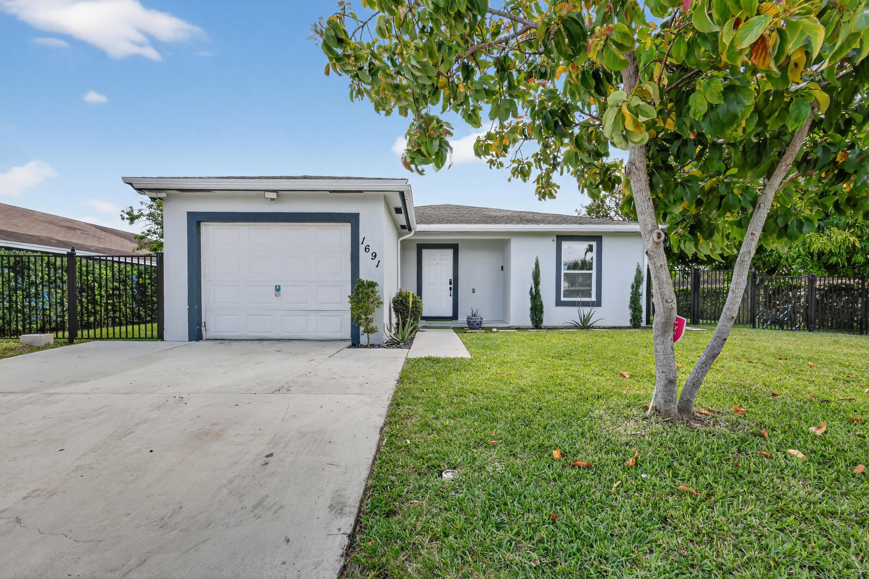 1691 W 26th Ct