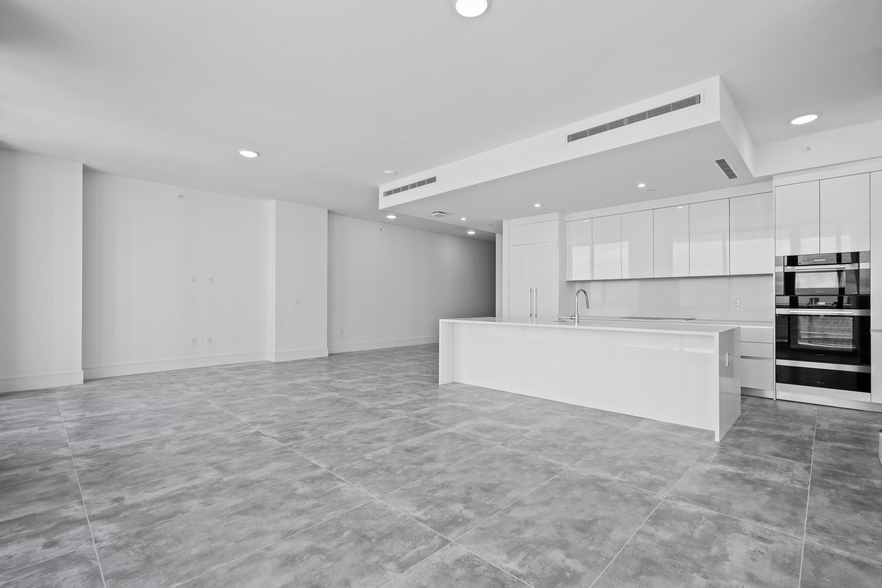 220 Lake Shr Dr #1202 West Palm Beach, FL 33403