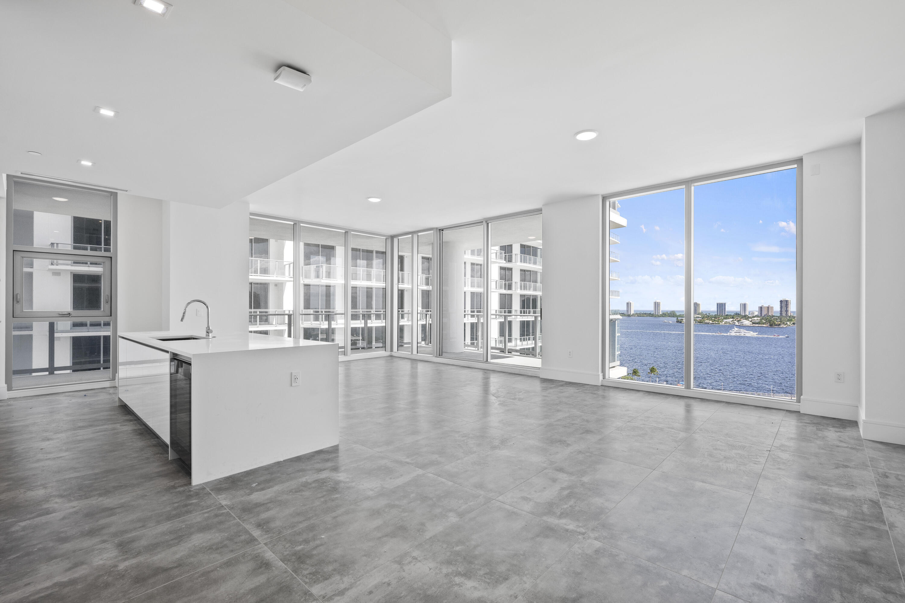 220 Lake Shr Dr #1202 West Palm Beach, FL 33403