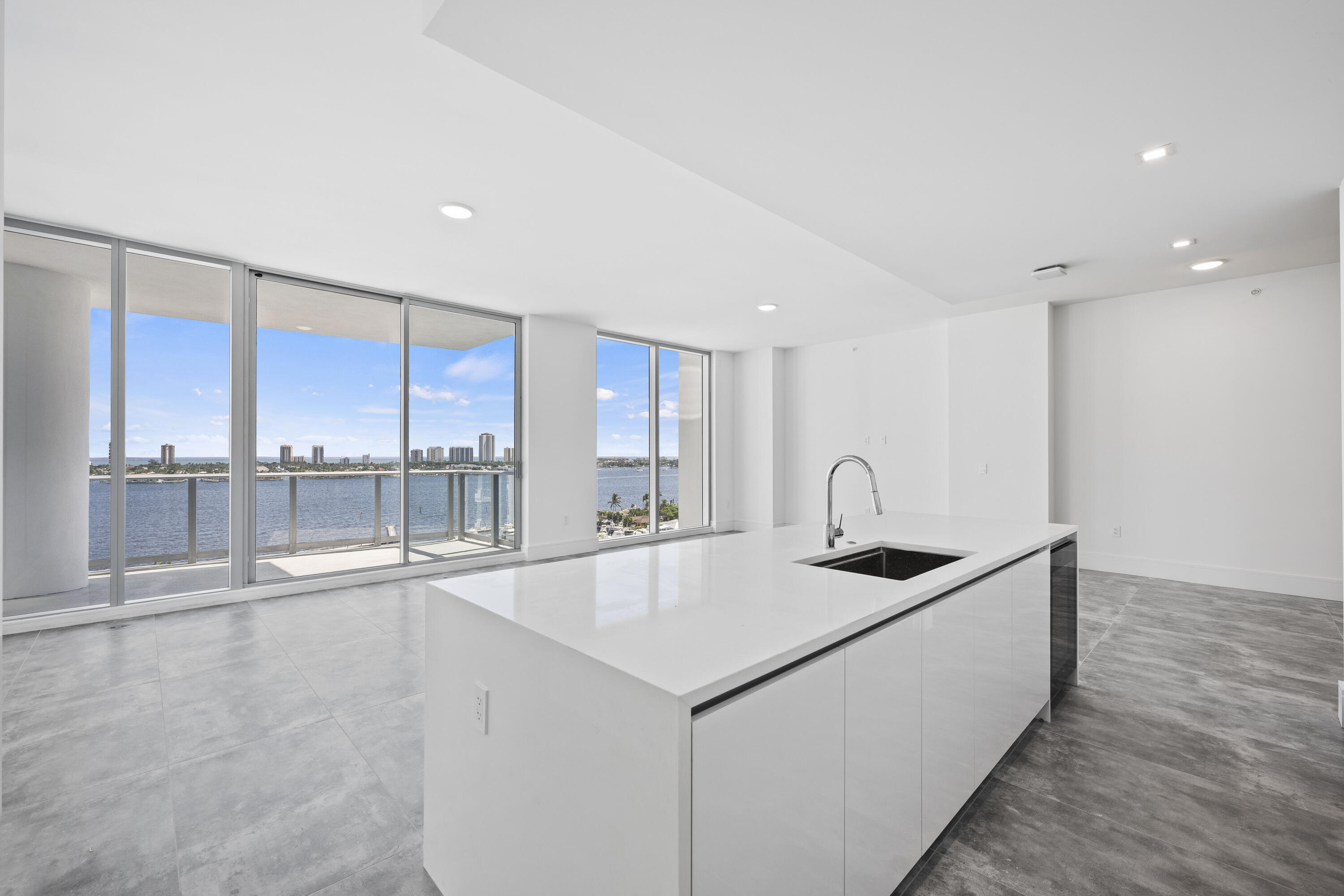 220 Lake Shr Dr #1202 West Palm Beach, FL 33403