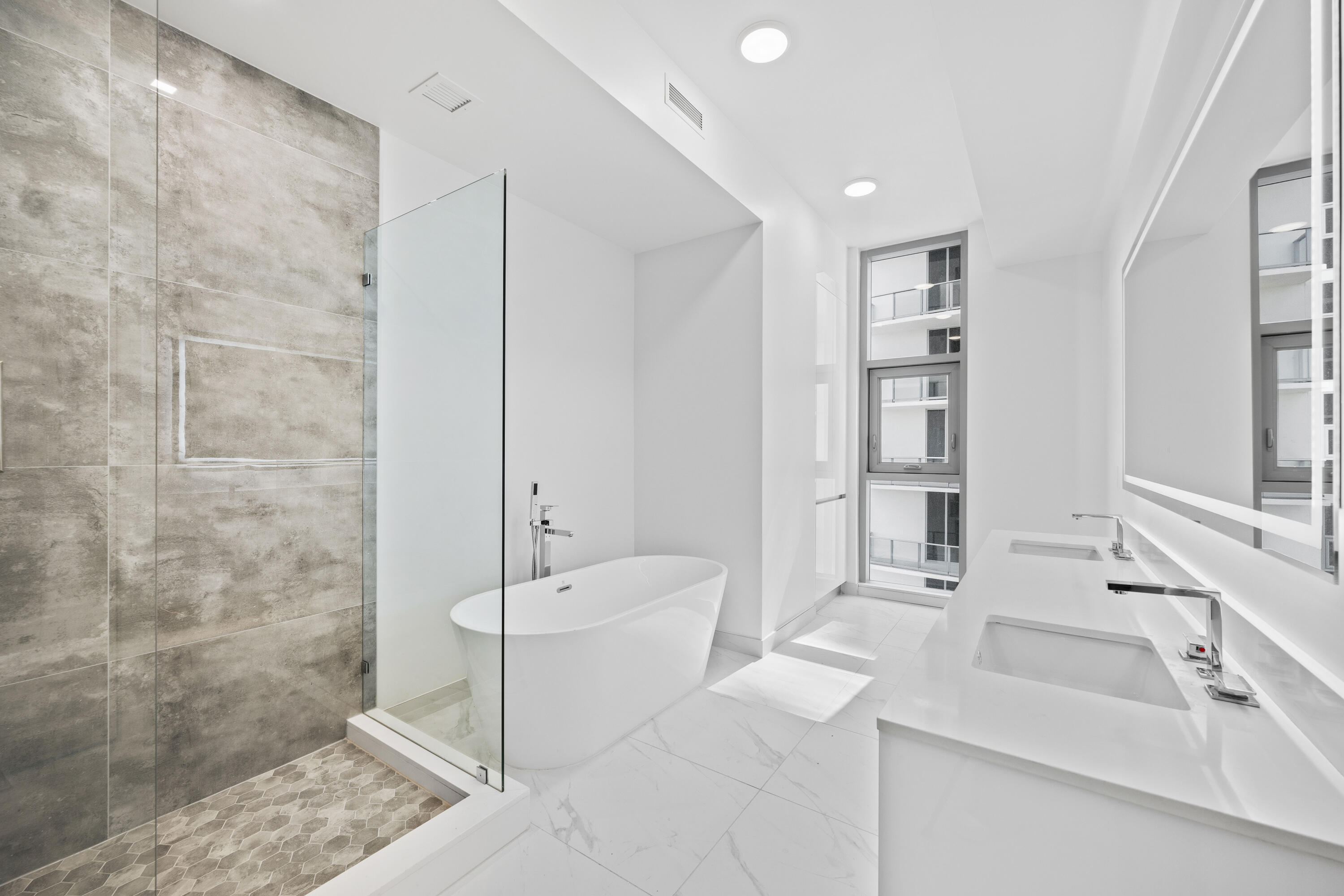 220 Lake Shr Dr #1202 West Palm Beach, FL 33403