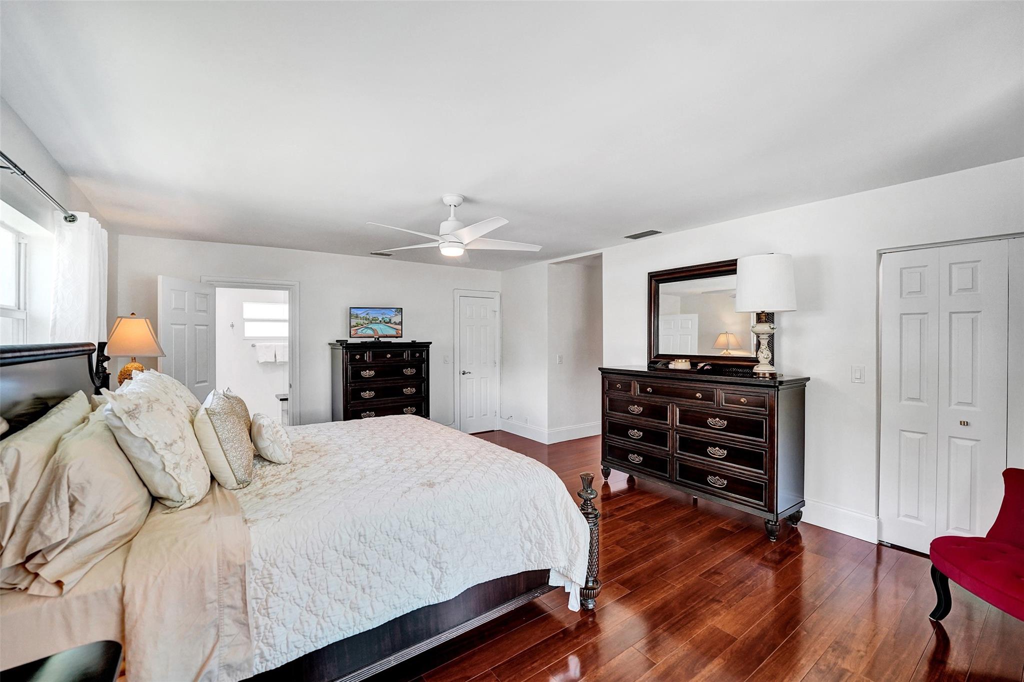 4711 Bayview Dr Fort Lauderdale, FL 33308