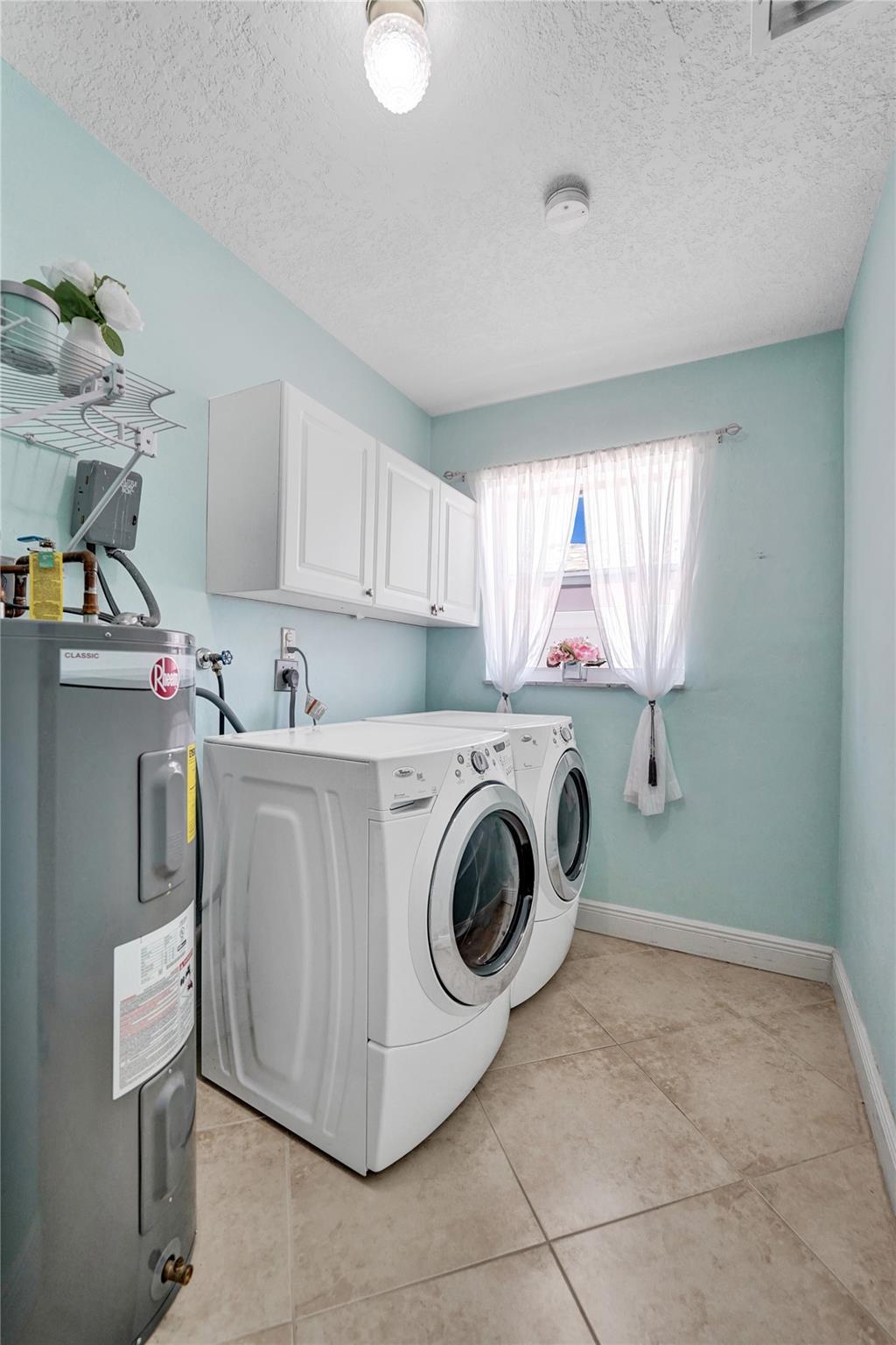 4711 Bayview Dr Fort Lauderdale, FL 33308