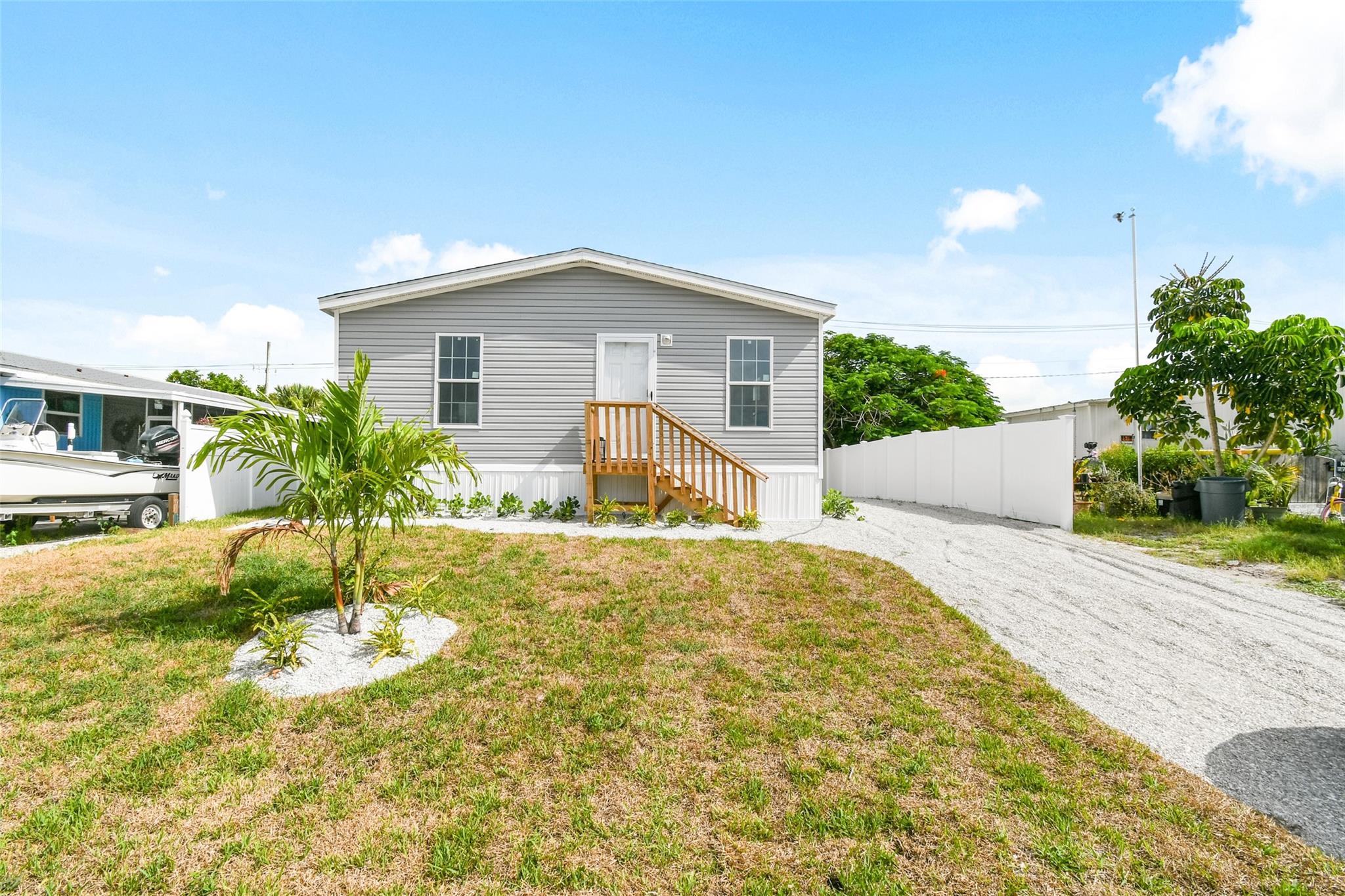 6989 SE Ridgeway Ter