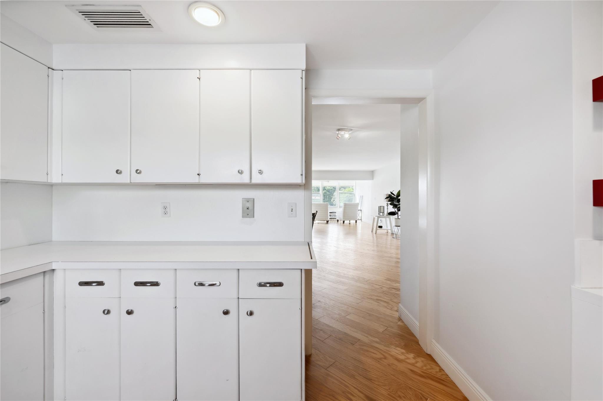 818 SE 4th St #201 Fort Lauderdale, FL 33301