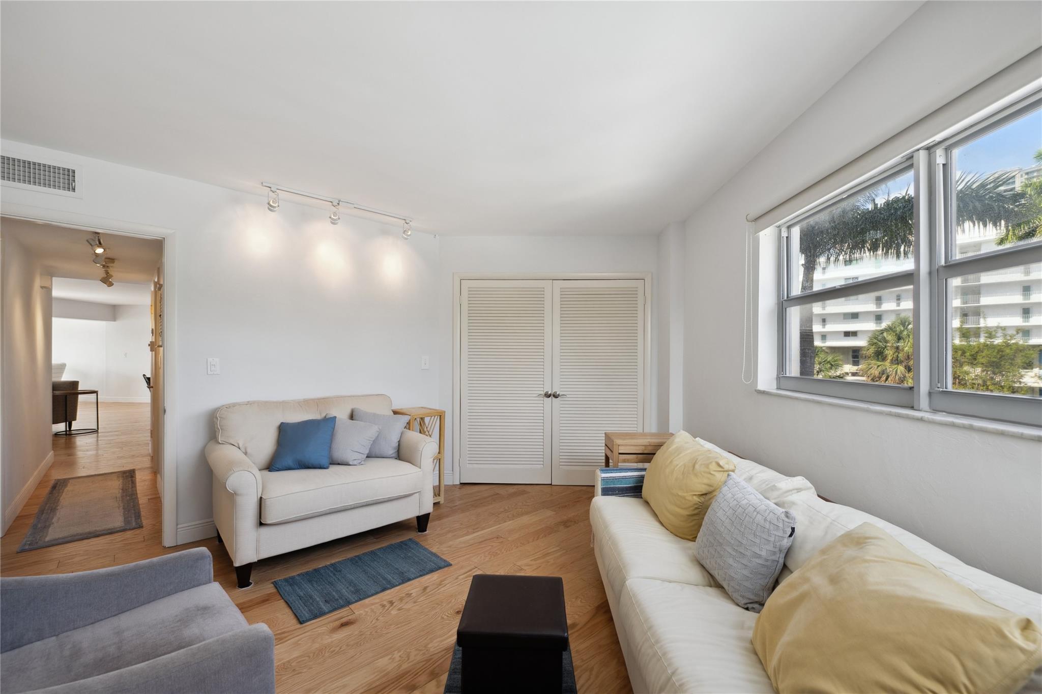 818 SE 4th St #201 Fort Lauderdale, FL 33301