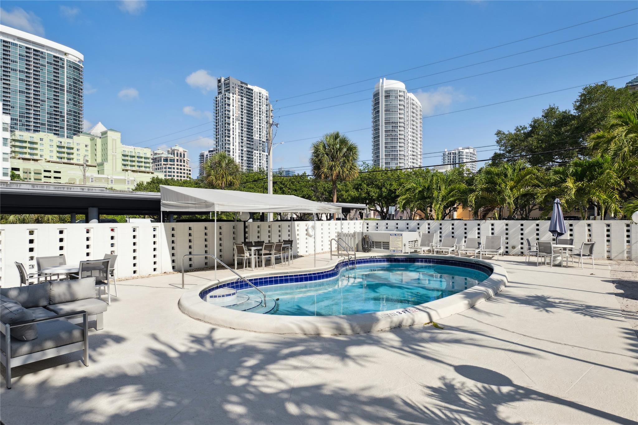 818 SE 4th St #201 Fort Lauderdale, FL 33301