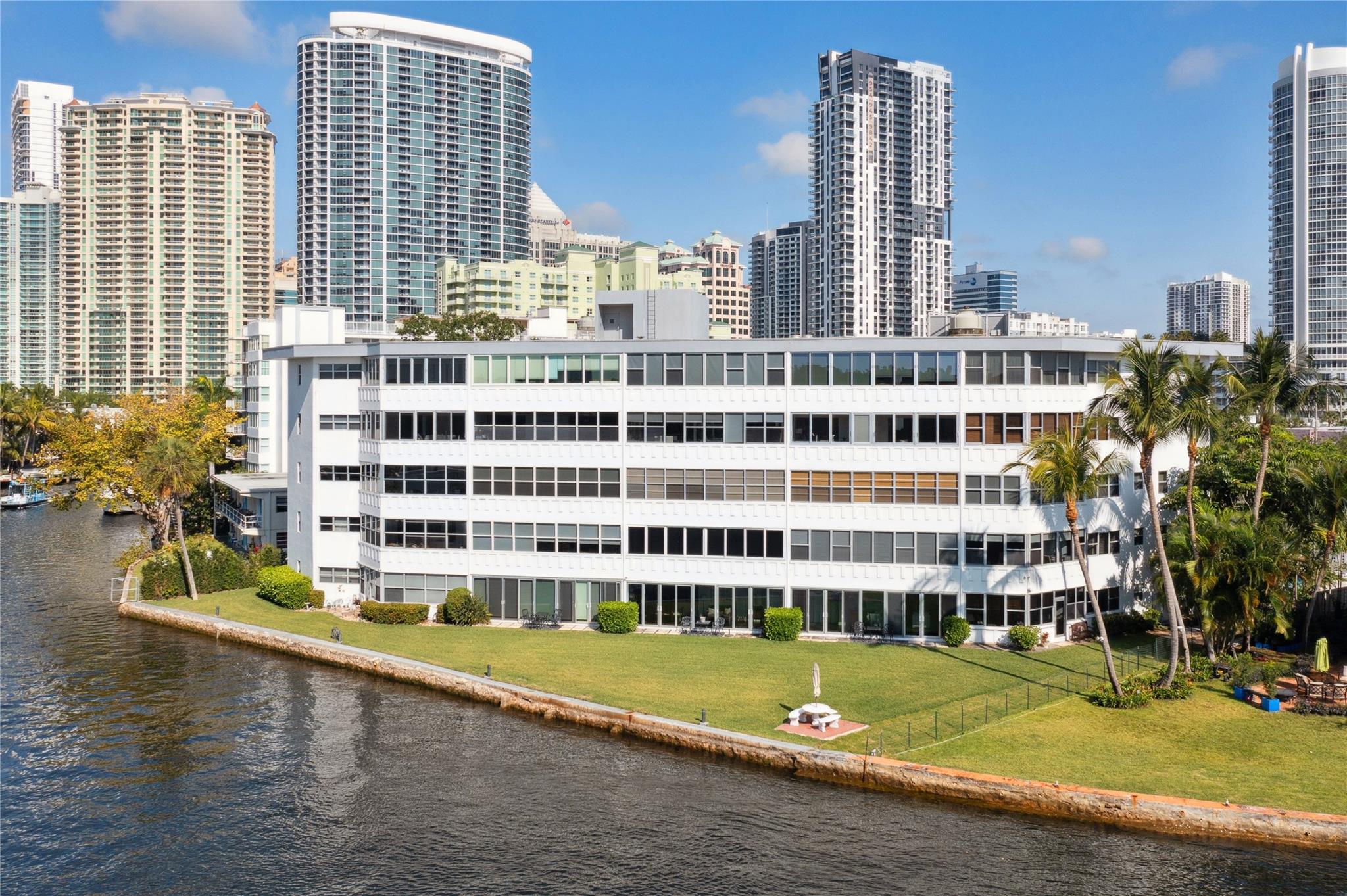 818 SE 4th St #201 Fort Lauderdale, FL 33301