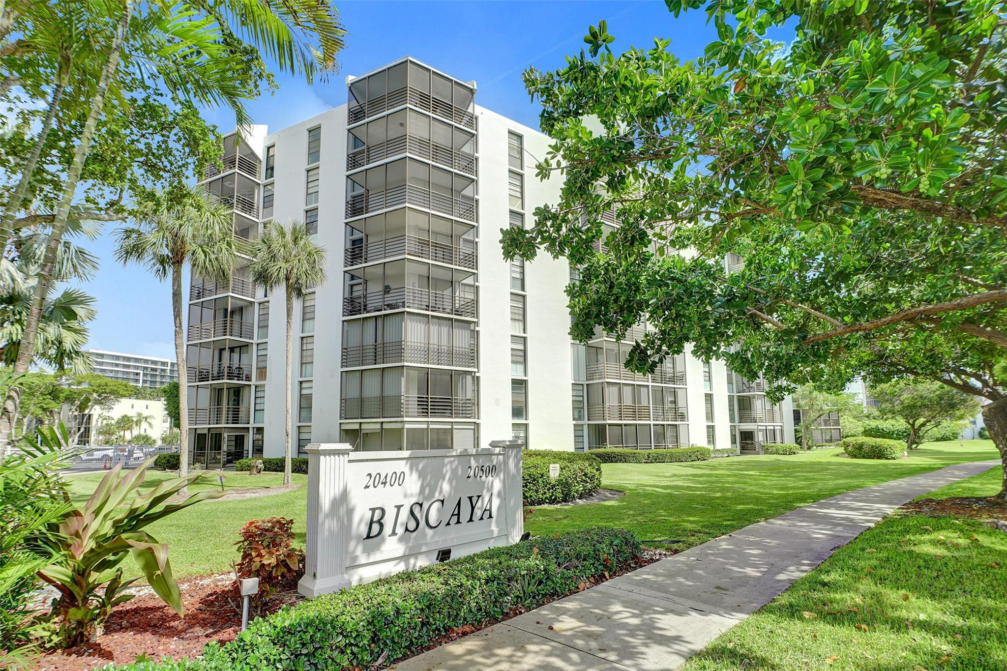 20400 W Country Clb Dr #118