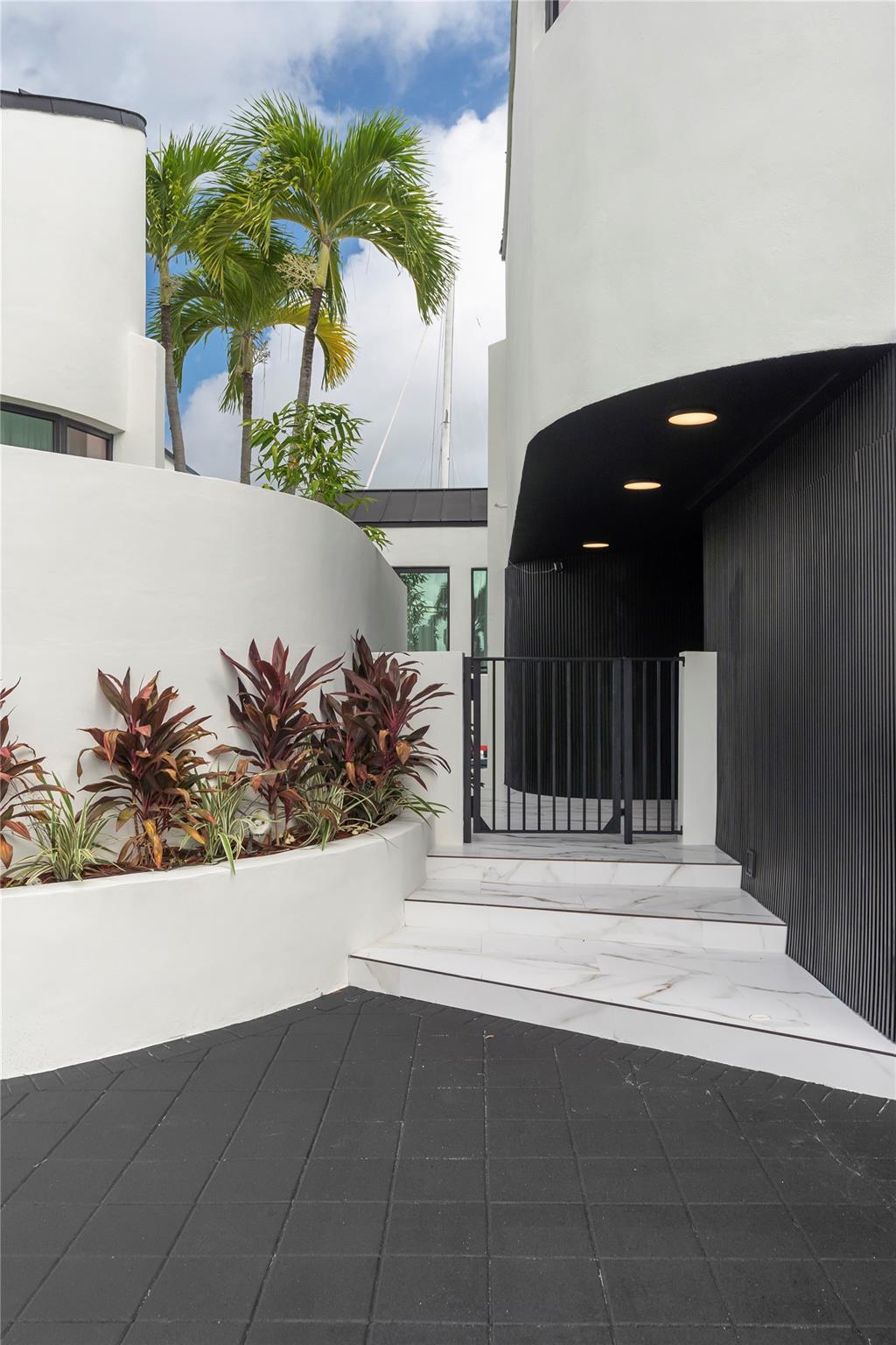 2651 NE 22nd Ct Pompano Beach, FL 33062