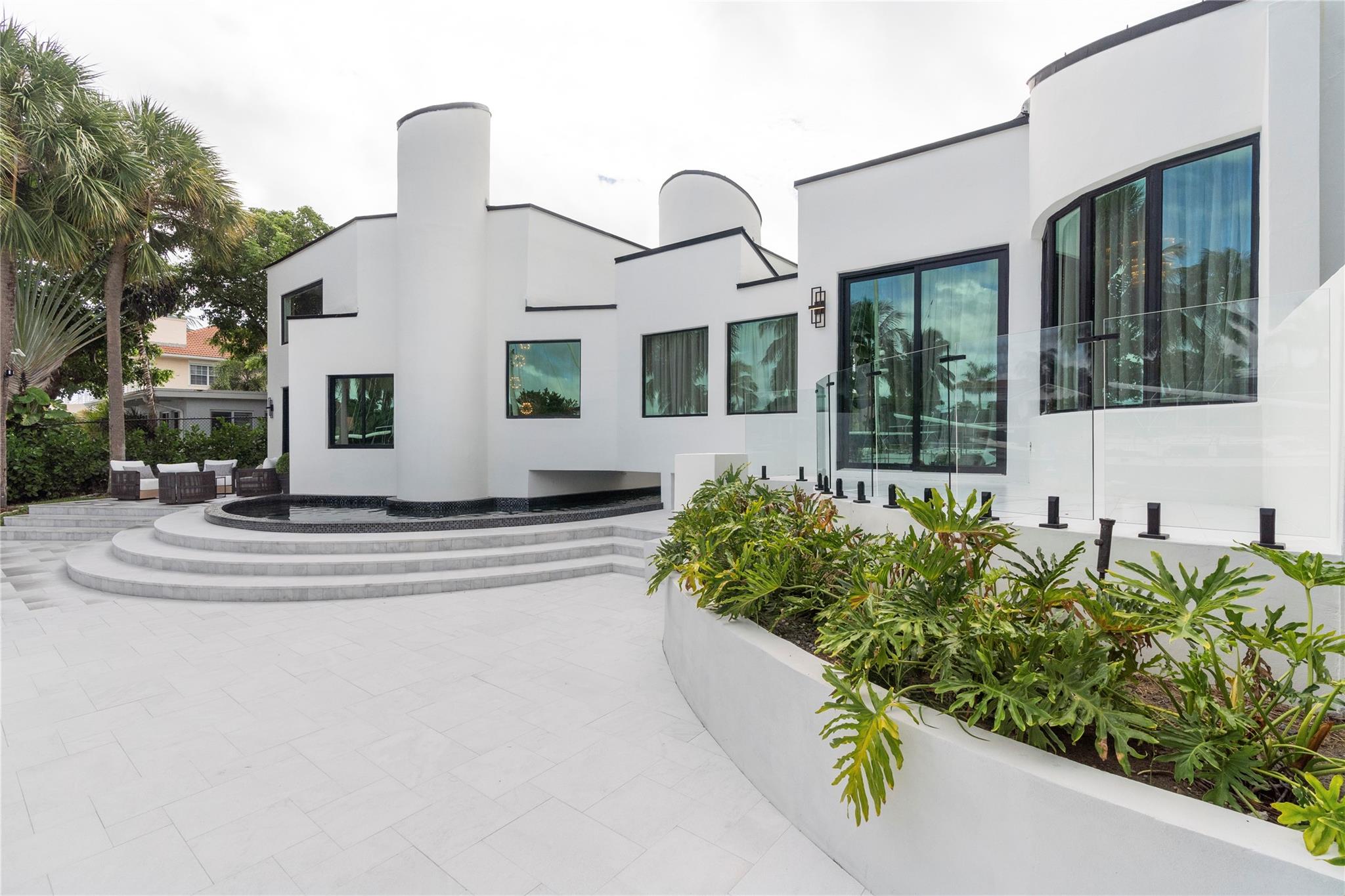 2651 NE 22nd Ct Pompano Beach, FL 33062