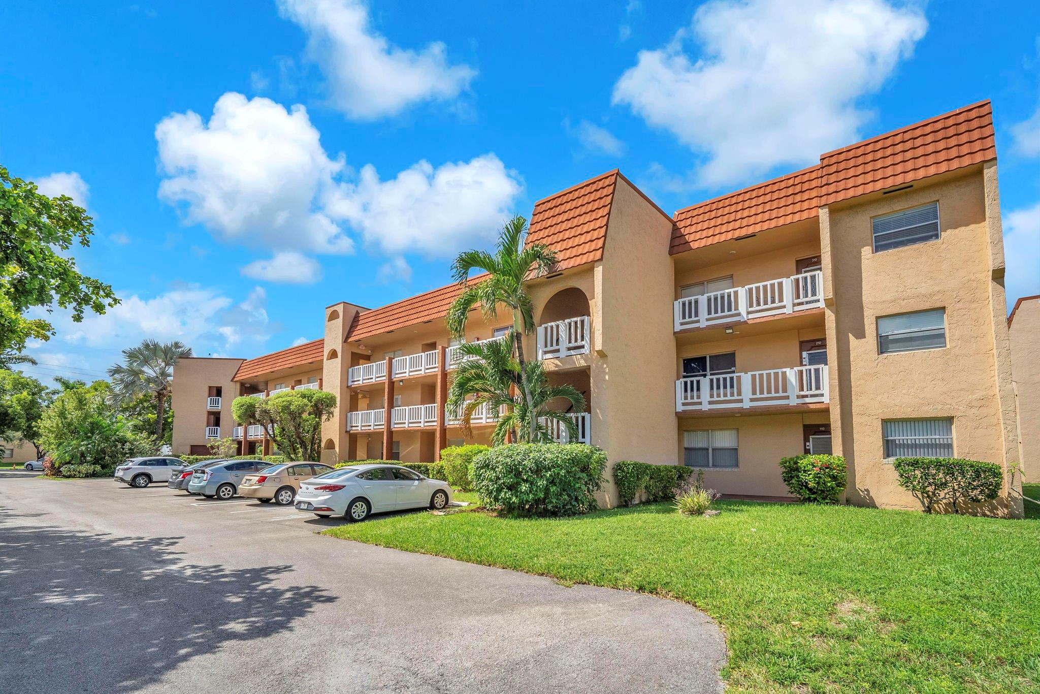 9301 Sunrise Lks Blvd #207