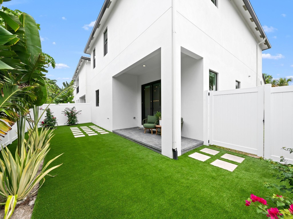 1421 SW 23rd Ct Fort Lauderdale, FL 33315