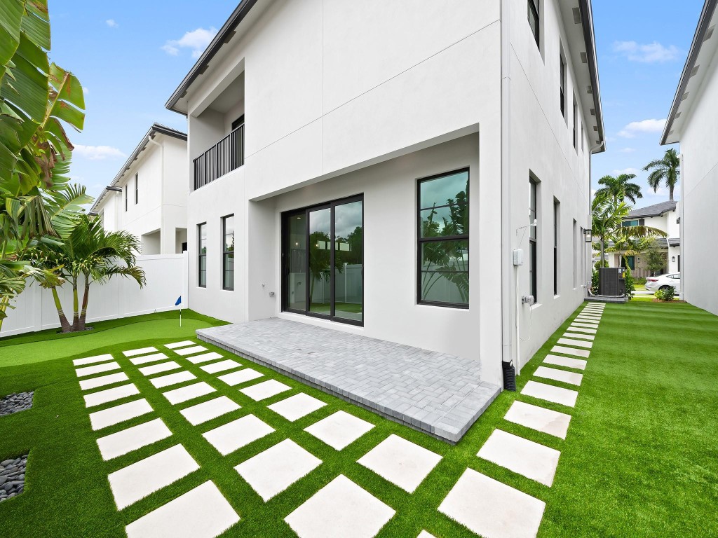 1421 SW 23rd Ct Fort Lauderdale, FL 33315