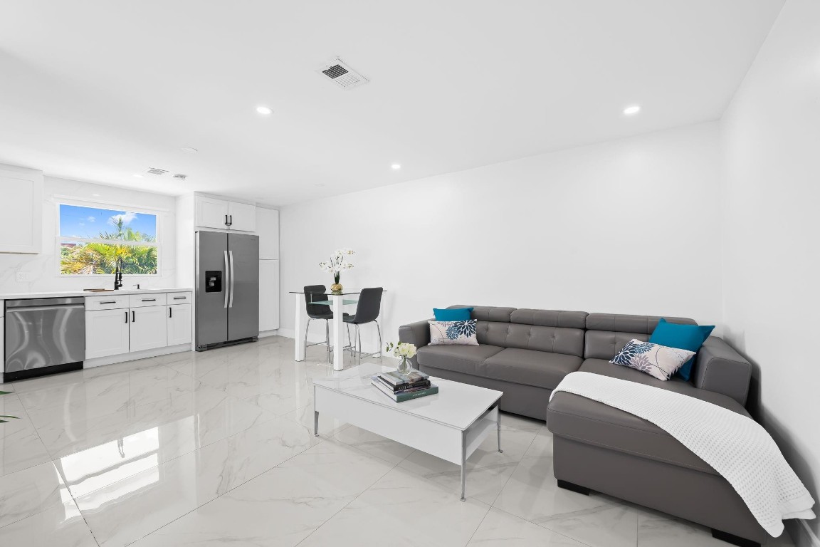 865 NE 23rd Pompano Beach, FL 33062