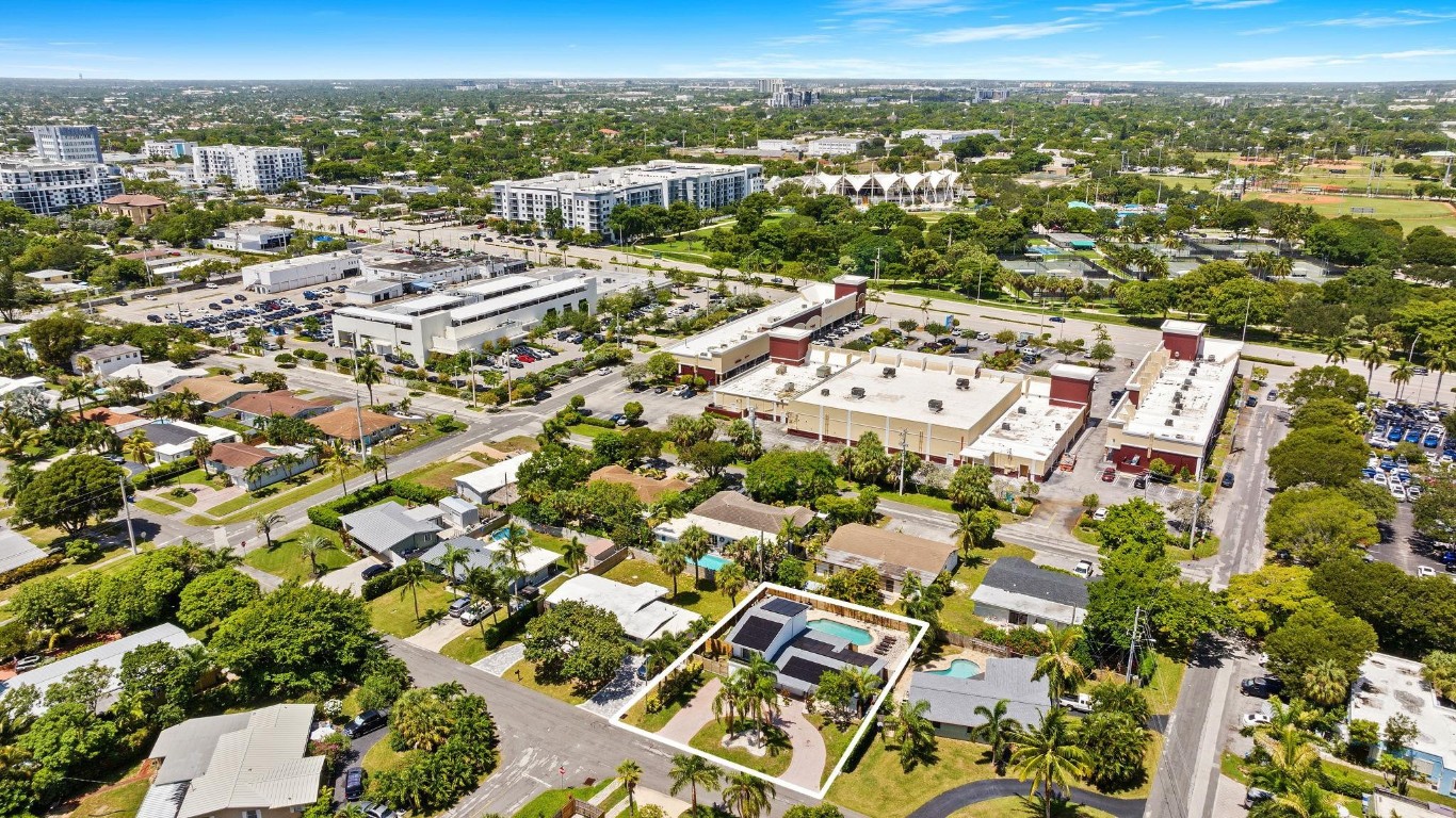865 NE 23rd Pompano Beach, FL 33062