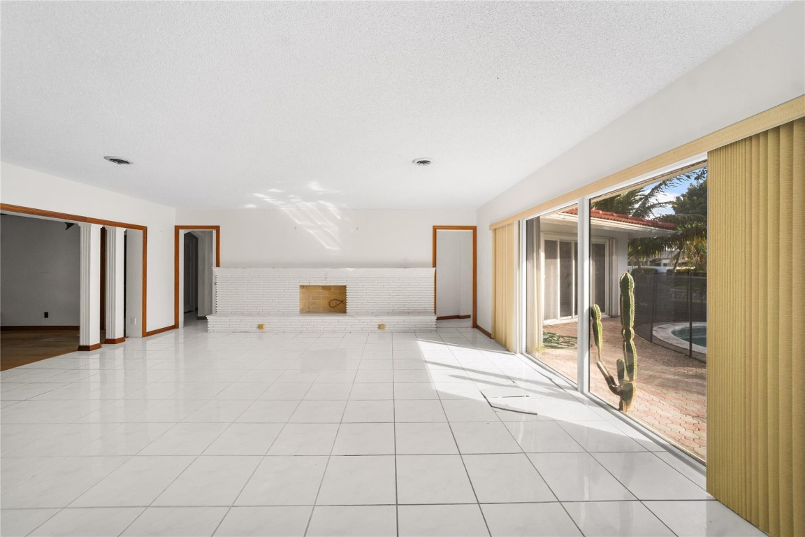 2741 NE 30th Fort Lauderdale, FL 33306