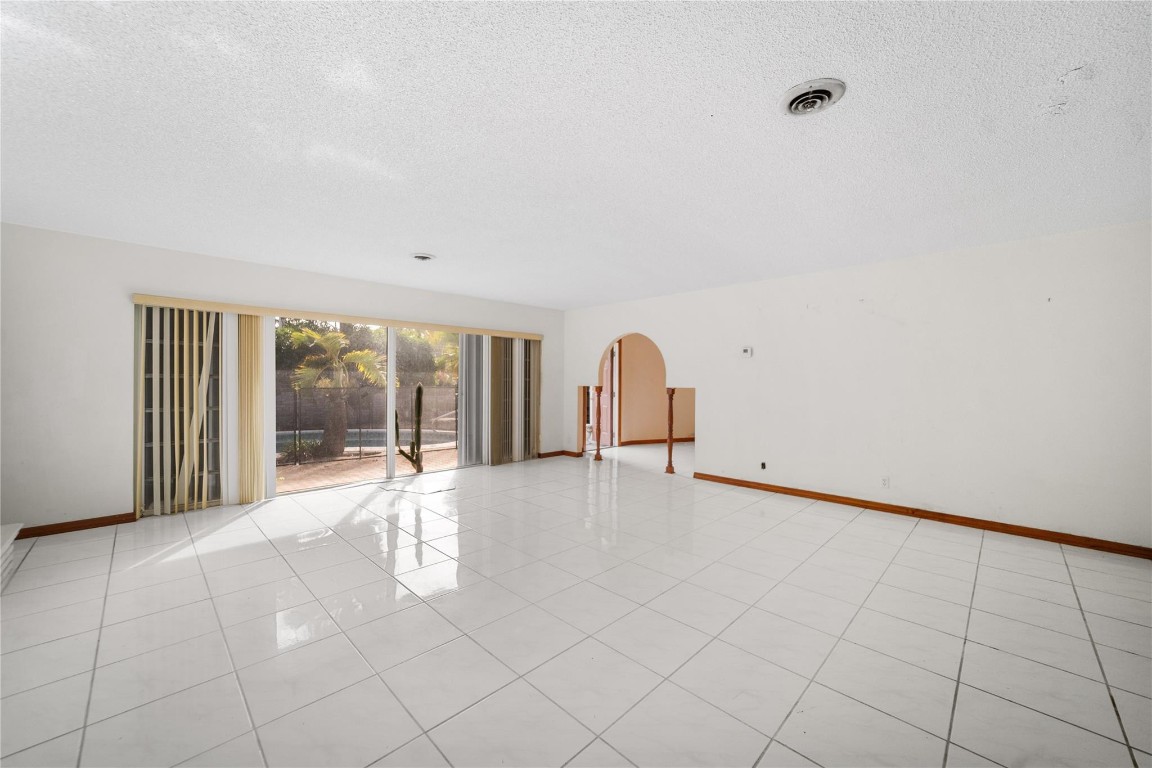 2741 NE 30th Fort Lauderdale, FL 33306