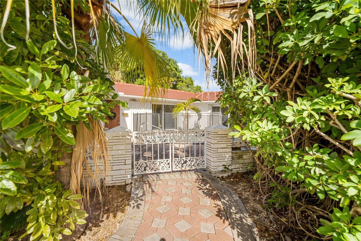 2741 NE 30th Fort Lauderdale, FL 33306