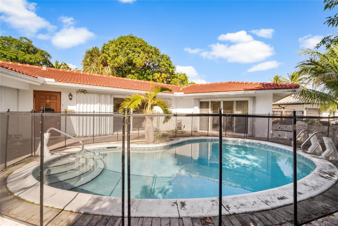 2741 NE 30th Fort Lauderdale, FL 33306