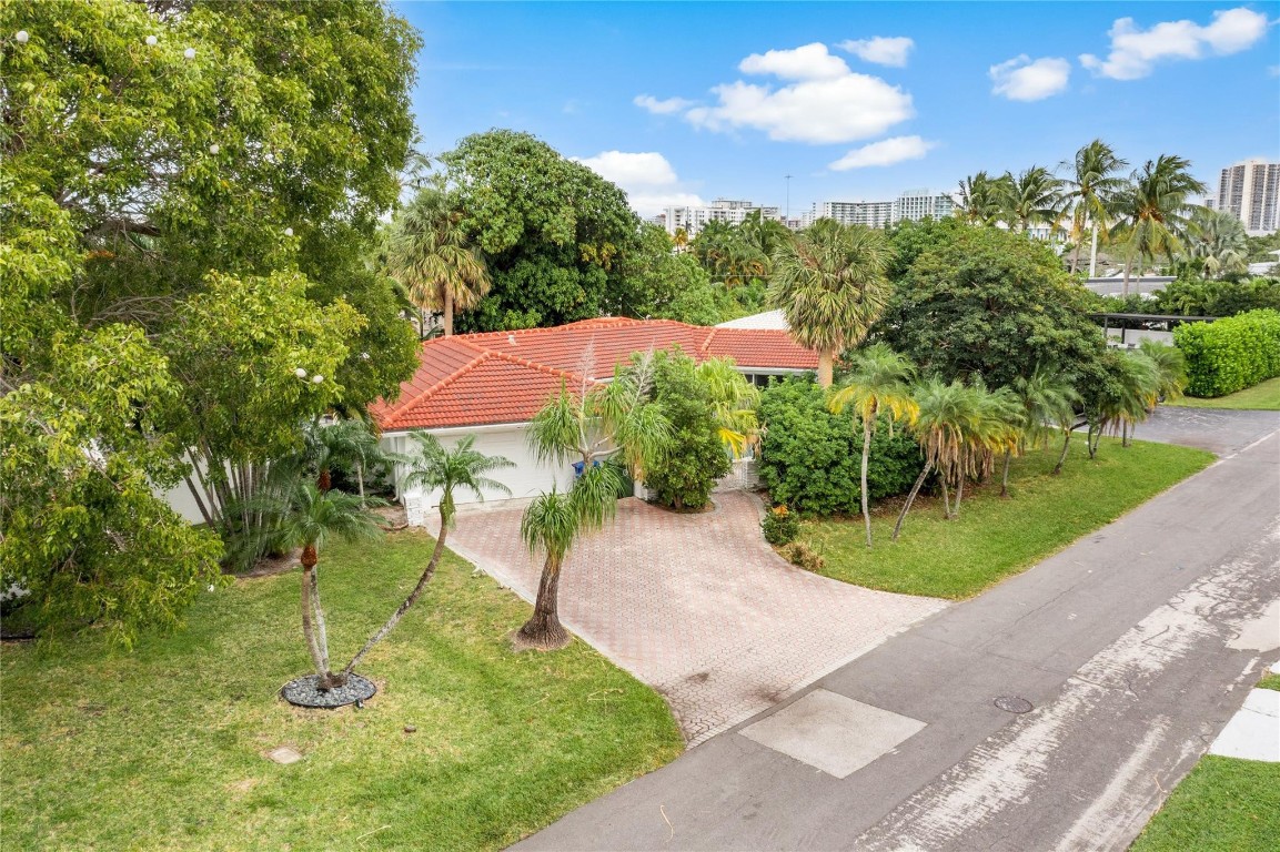 2741 NE 30th Fort Lauderdale, FL 33306