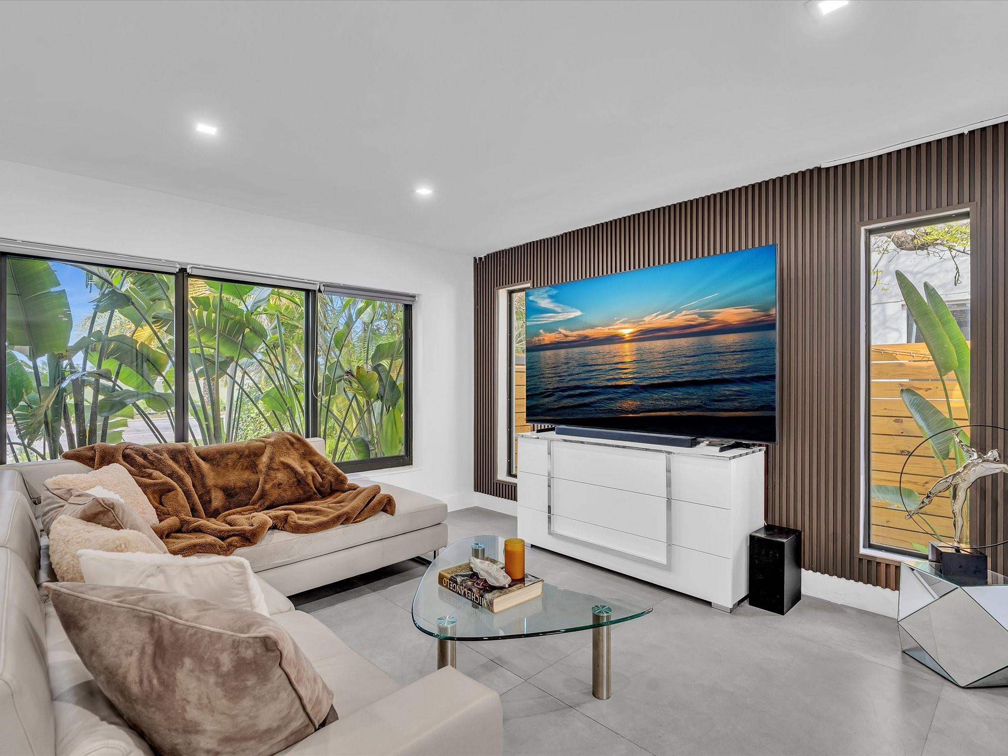 1446 Polk Hollywood, FL 33020