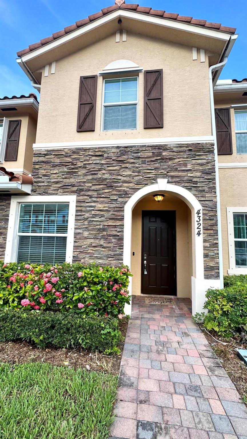4324 Maybelle Ln