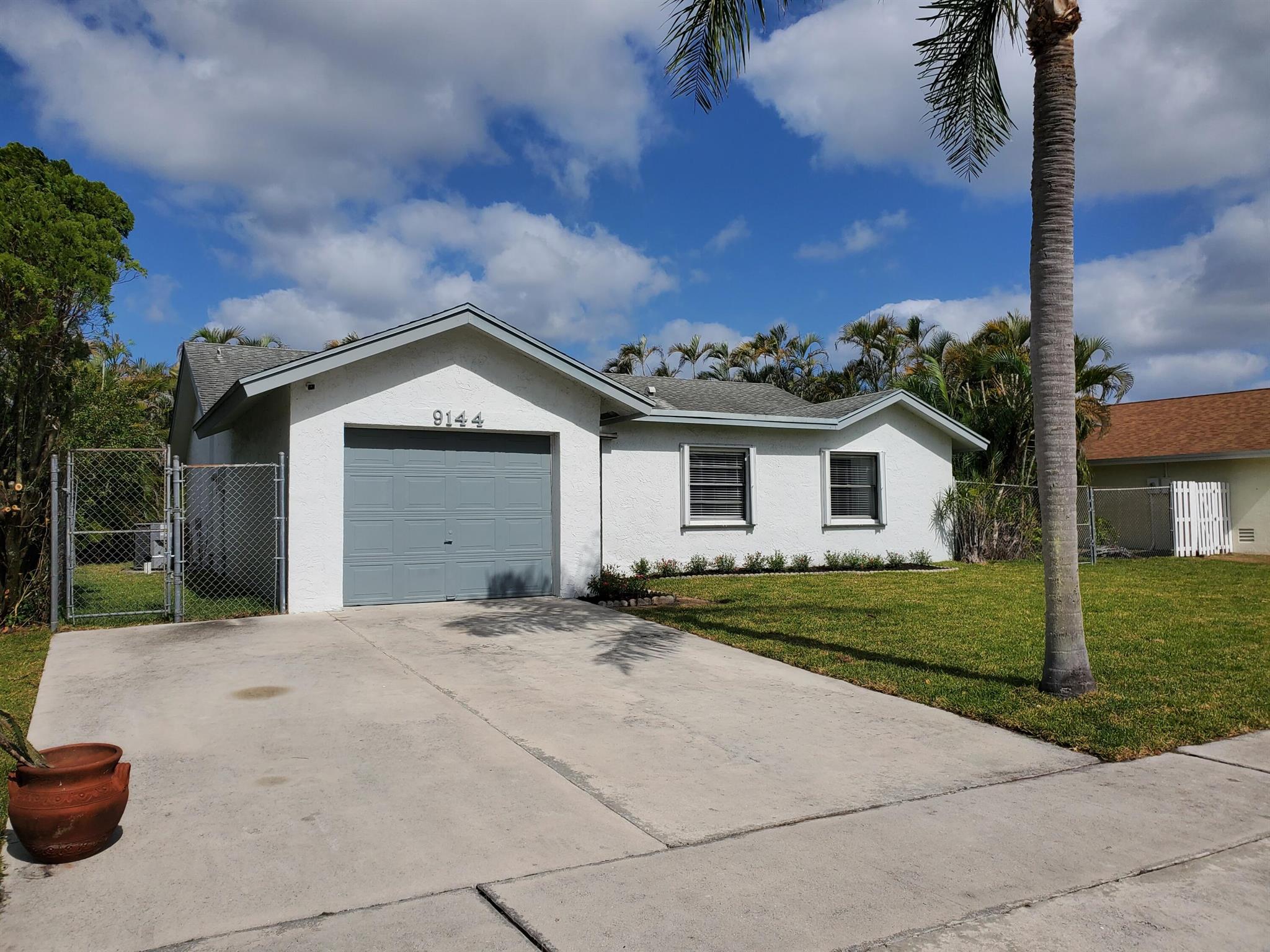 9144 Bedford Dr