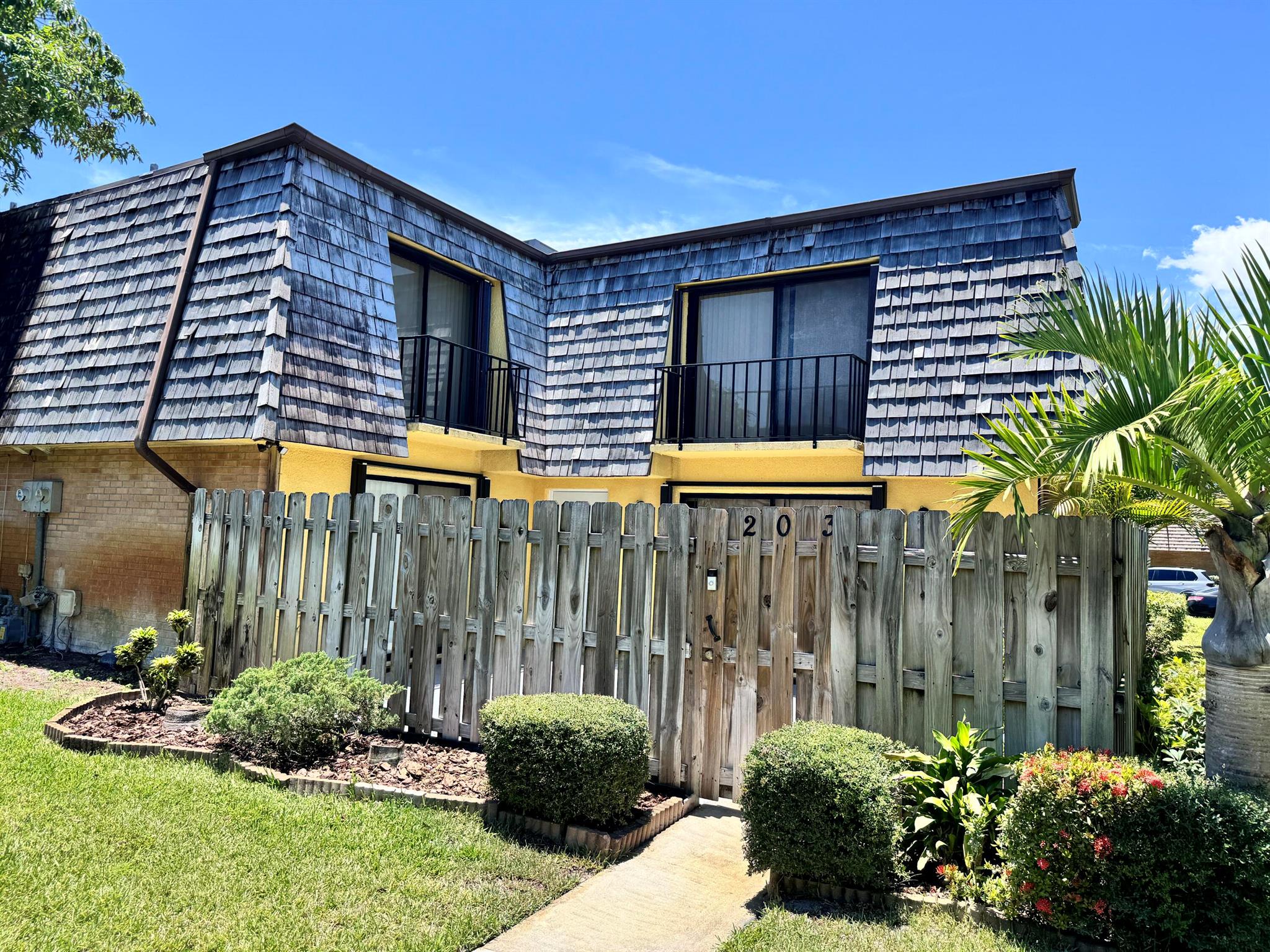 203 Lake Arbor Dr
