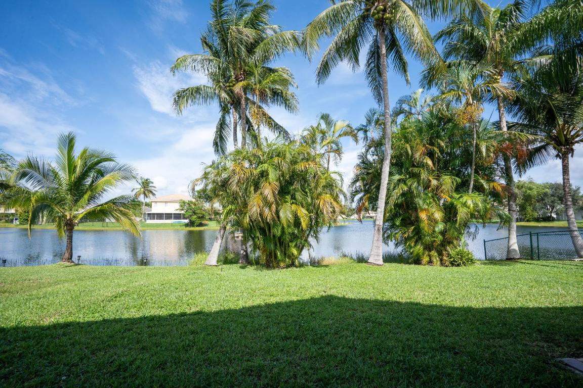 370 SW 203rd Pembroke Pines, FL 33029