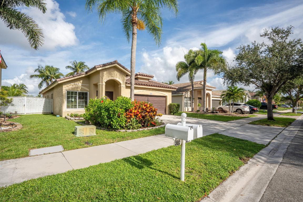 370 SW 203rd Pembroke Pines, FL 33029