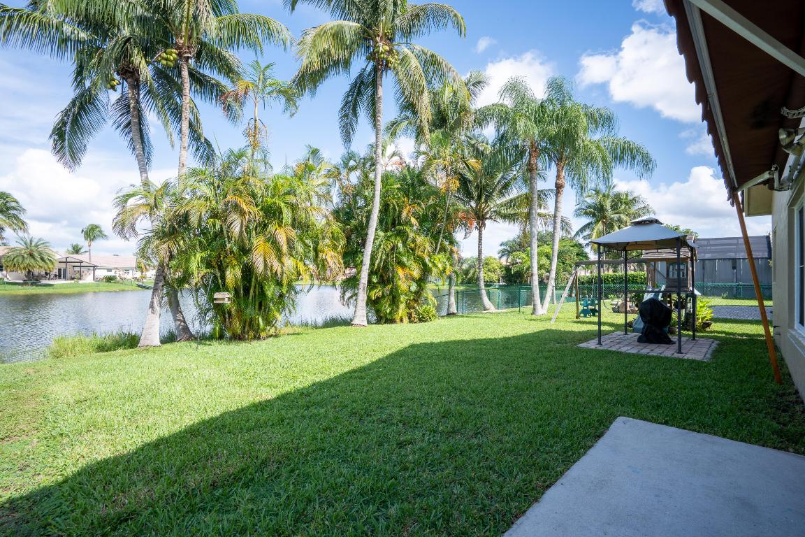 370 SW 203rd Pembroke Pines, FL 33029