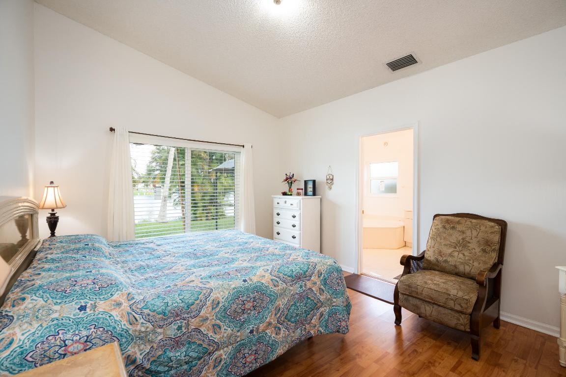 370 SW 203rd Pembroke Pines, FL 33029