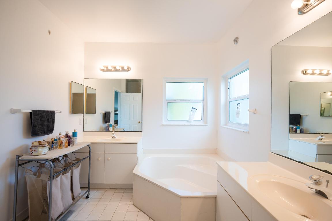 370 SW 203rd Pembroke Pines, FL 33029