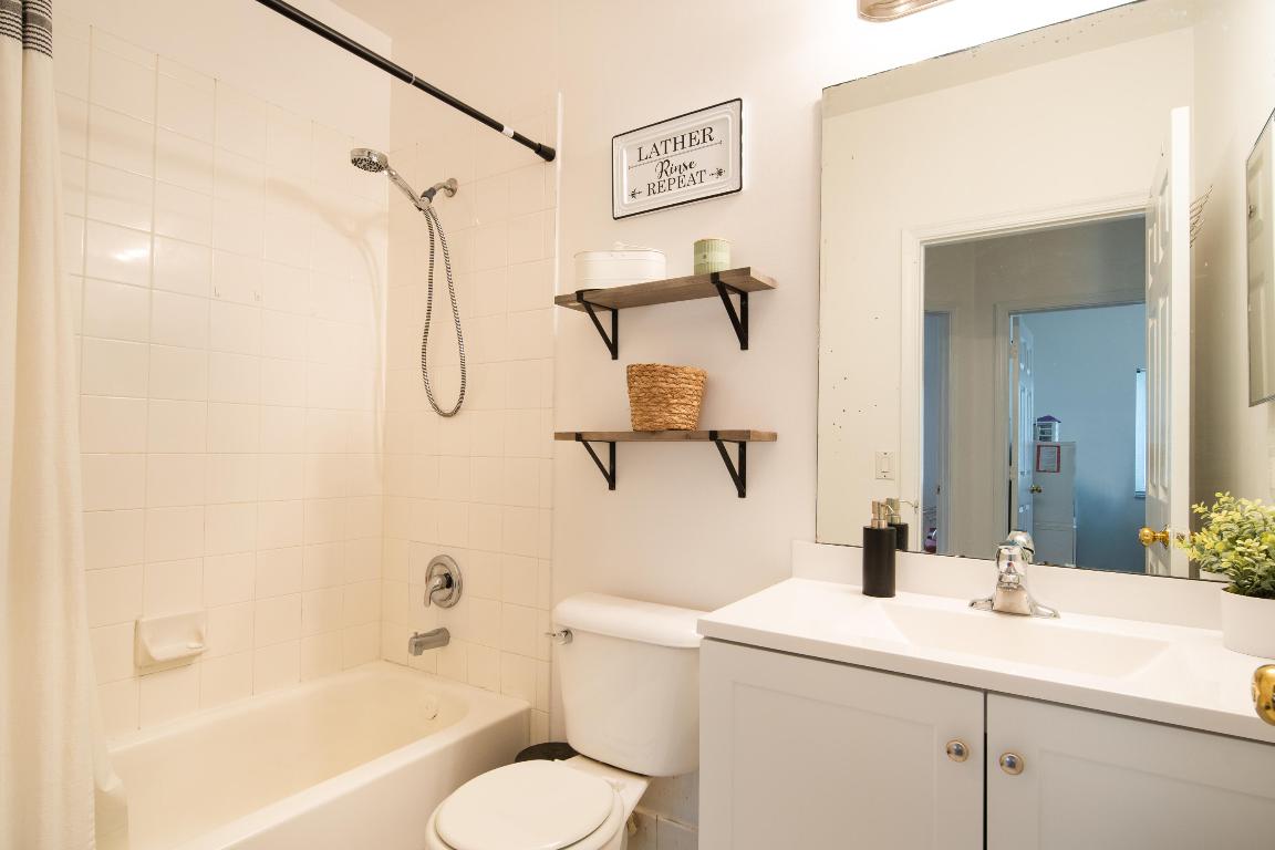 370 SW 203rd Pembroke Pines, FL 33029