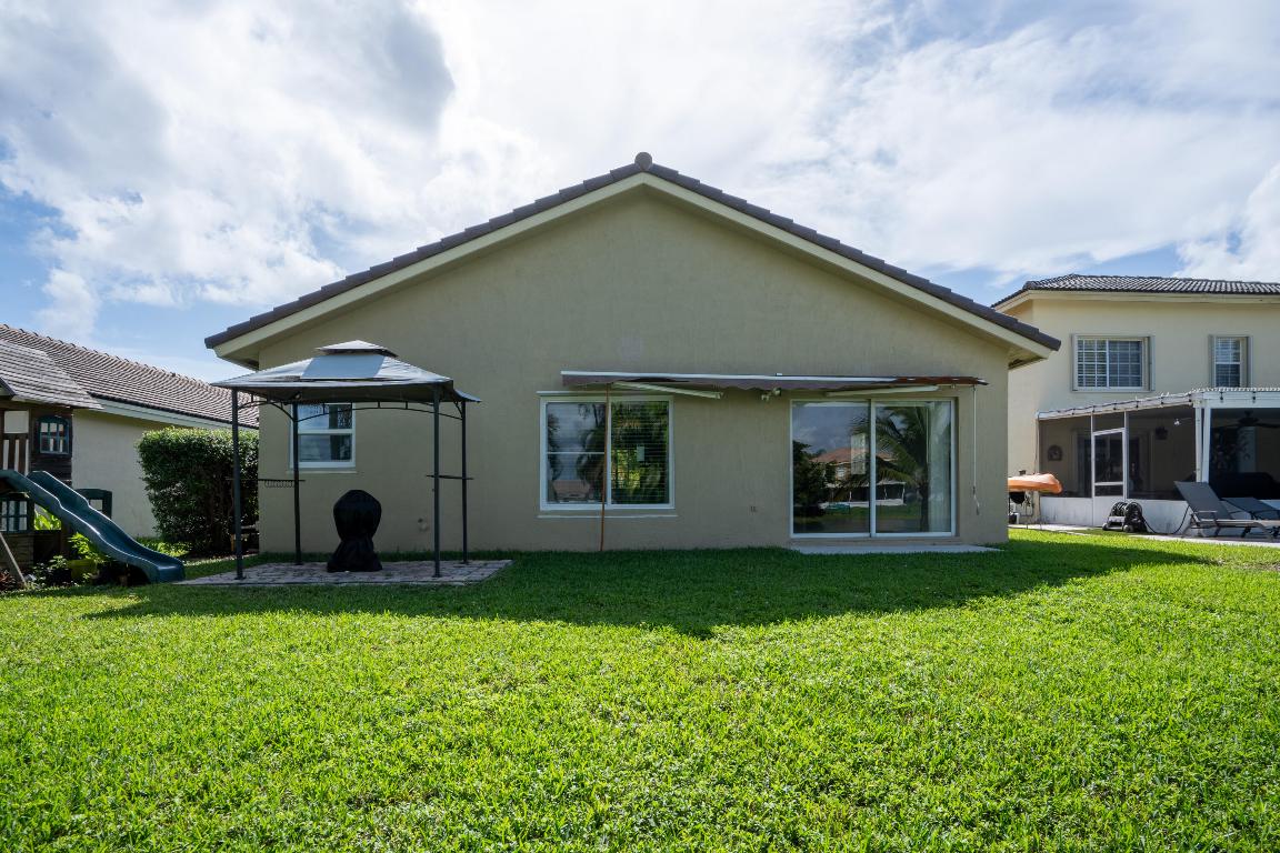 370 SW 203rd Pembroke Pines, FL 33029