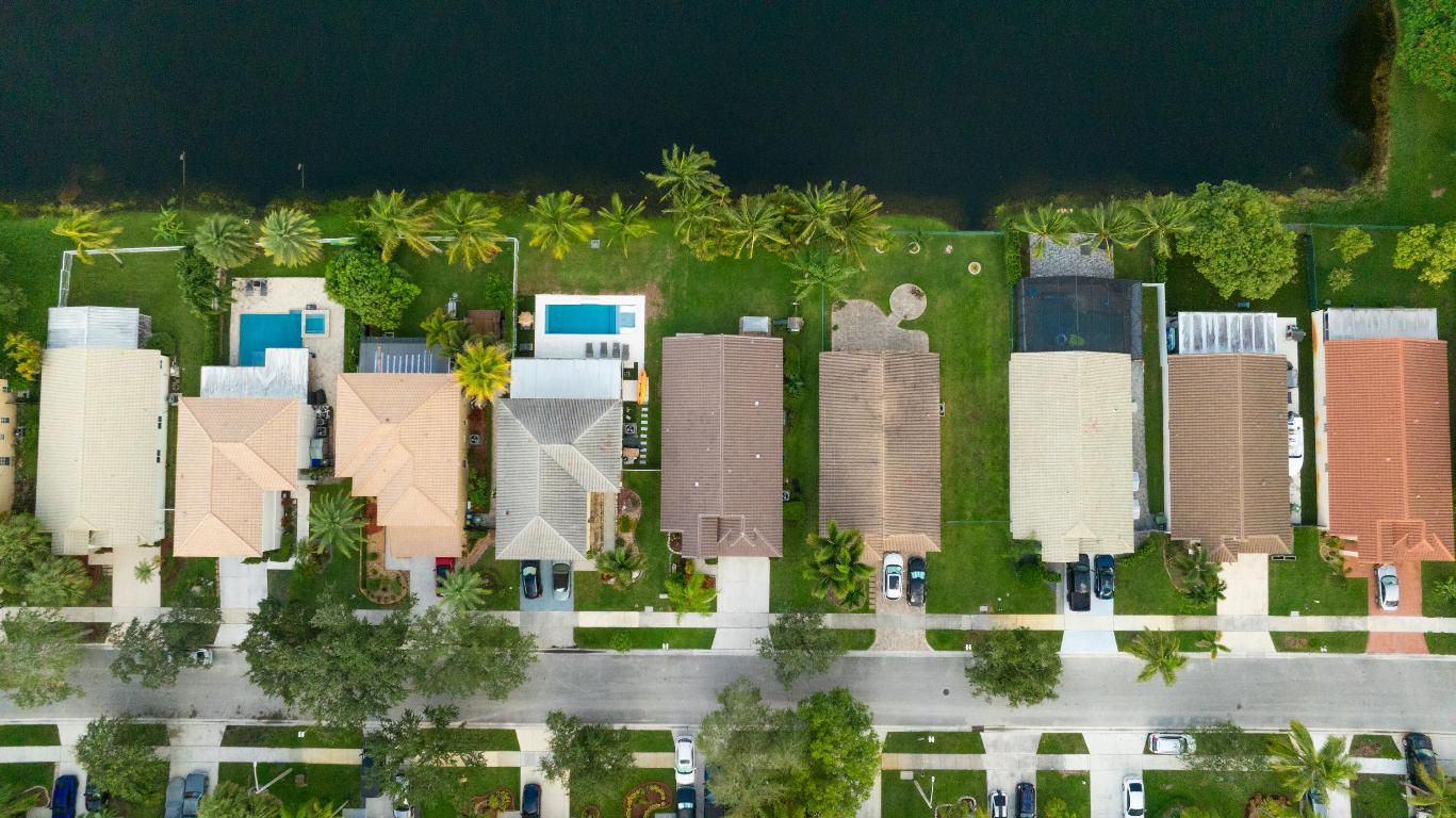 370 SW 203rd Pembroke Pines, FL 33029