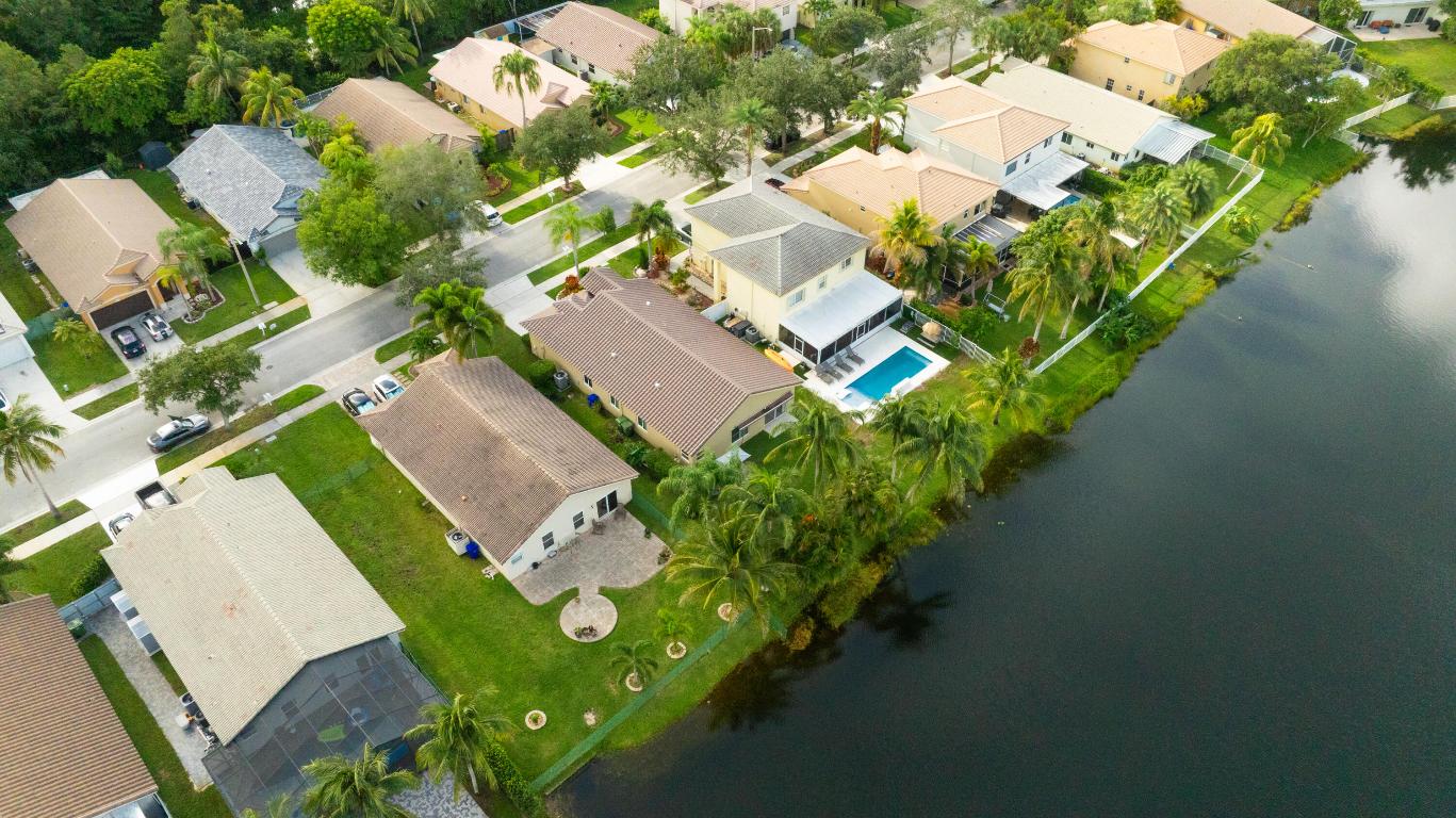 370 SW 203rd Pembroke Pines, FL 33029