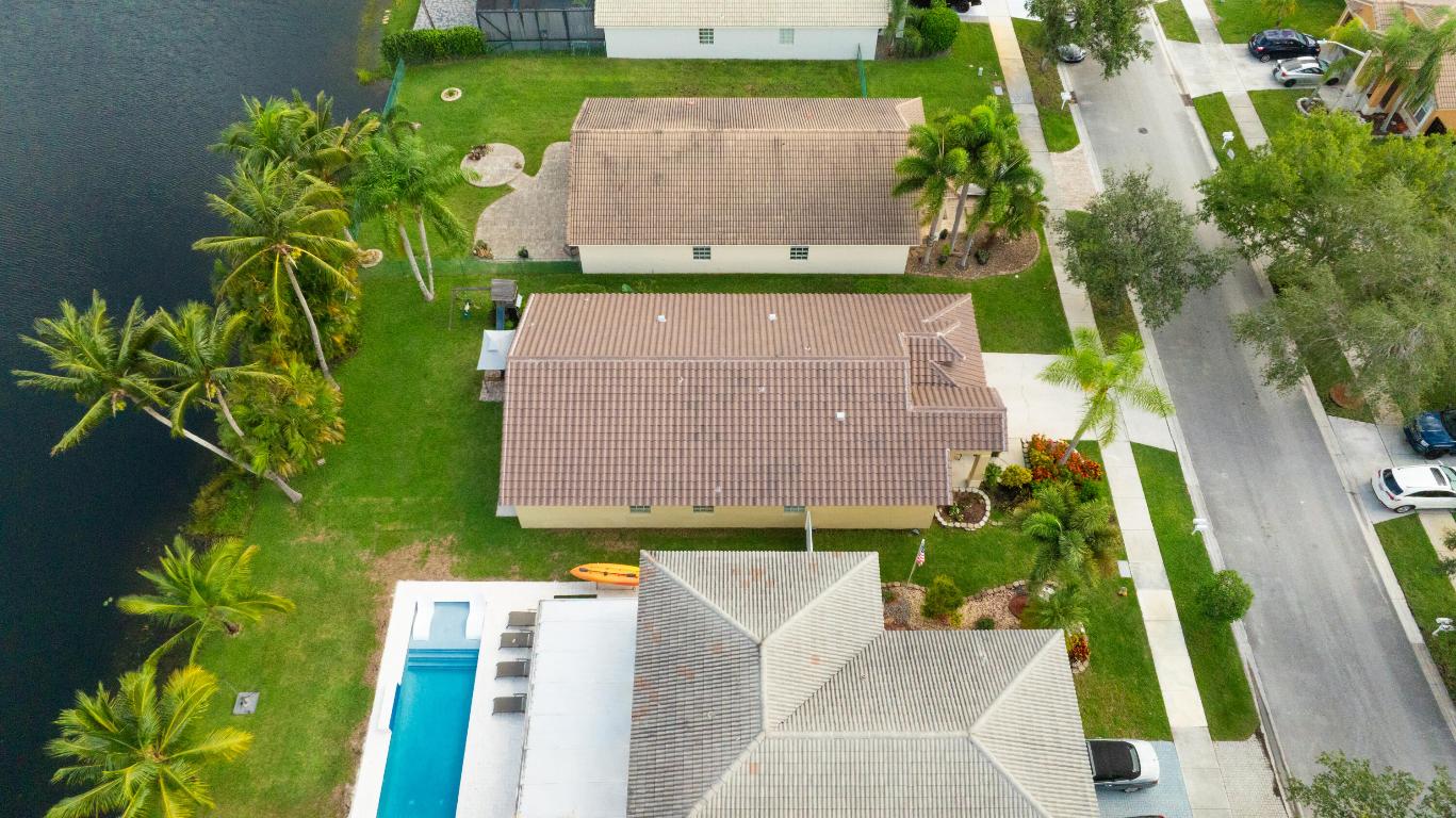 370 SW 203rd Pembroke Pines, FL 33029