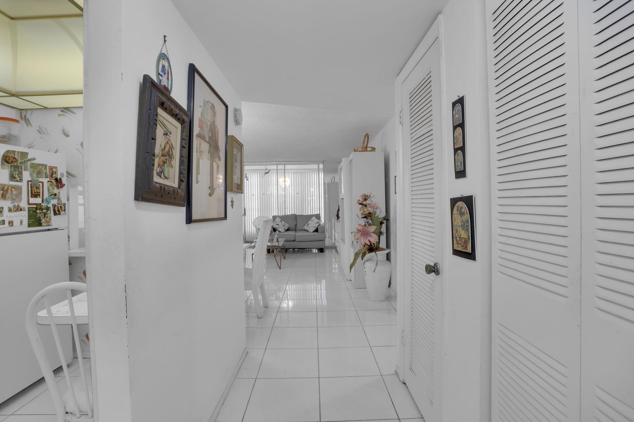 2751 E Sunrise Lks Dr #204