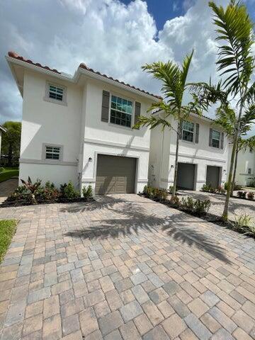 6737 Broadwater Ln