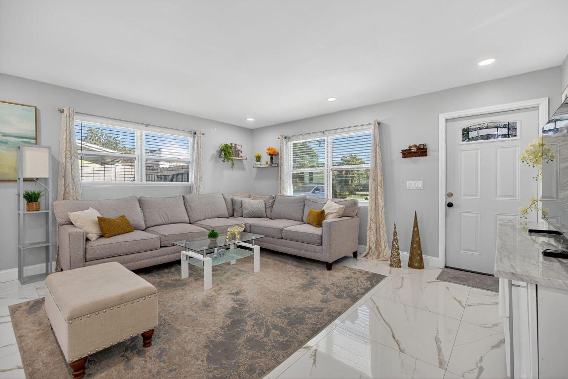 511 Iris Ave Palm Beach Gardens, FL 33410